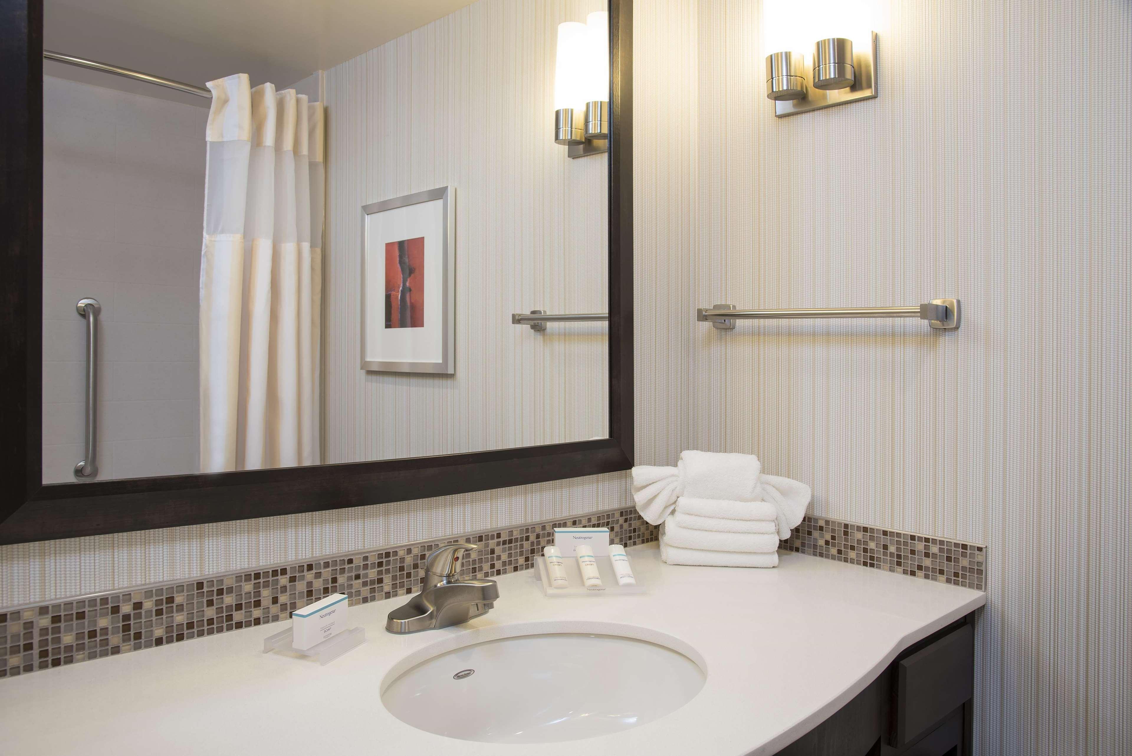 Hilton Garden Inn Louisville Downtown מראה חיצוני תמונה