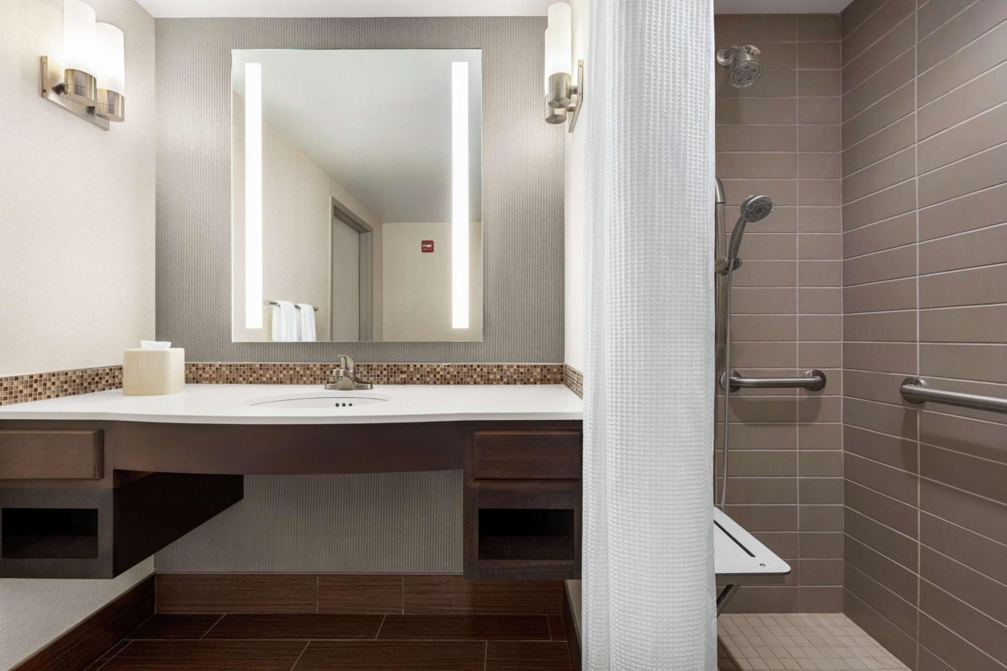 Hilton Garden Inn Louisville Downtown מראה חיצוני תמונה