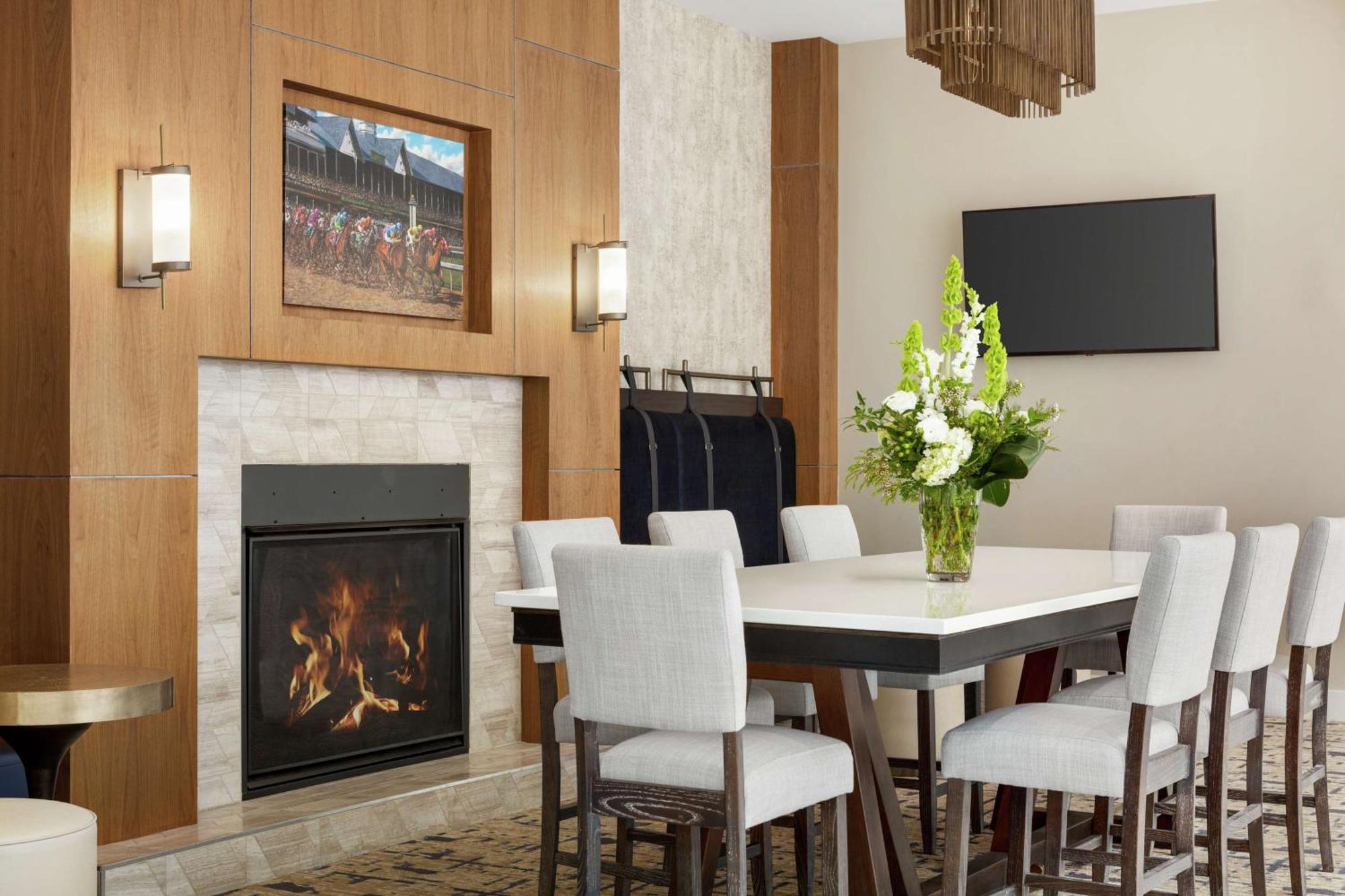 Hilton Garden Inn Louisville Downtown מראה חיצוני תמונה