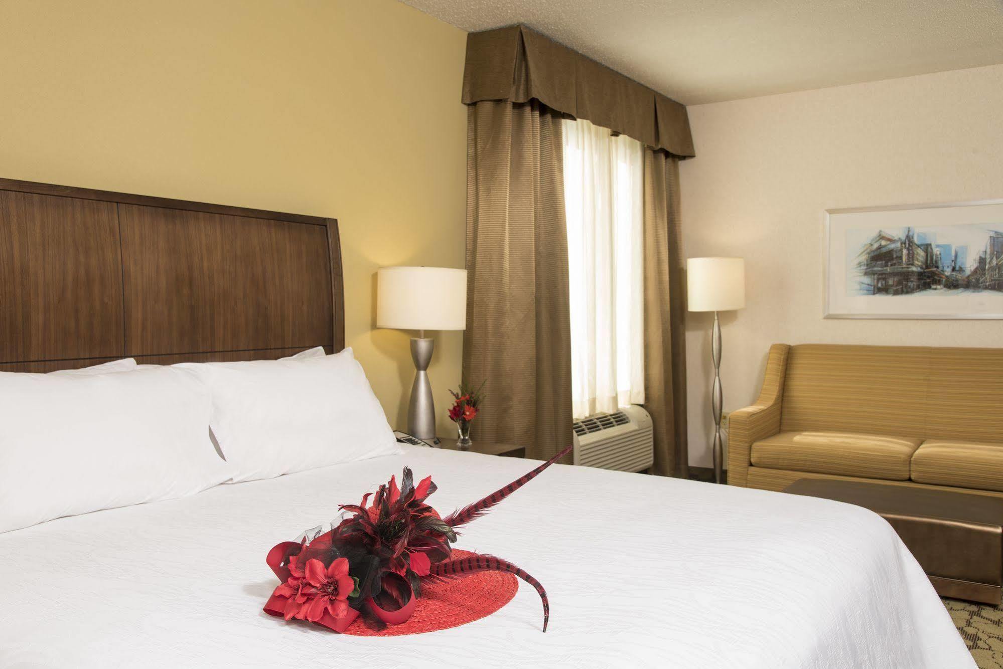 Hilton Garden Inn Louisville Downtown מראה חיצוני תמונה